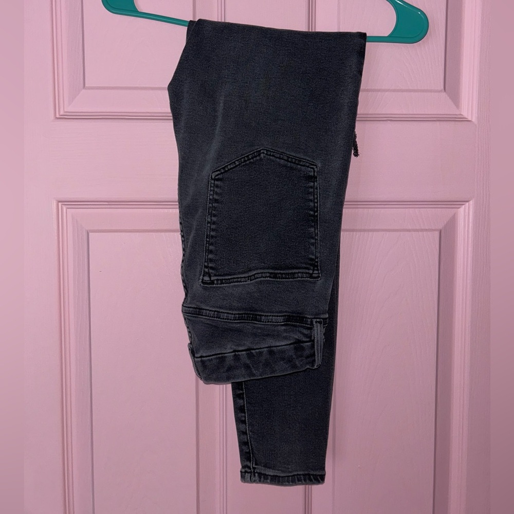 black ripped skinny jeans